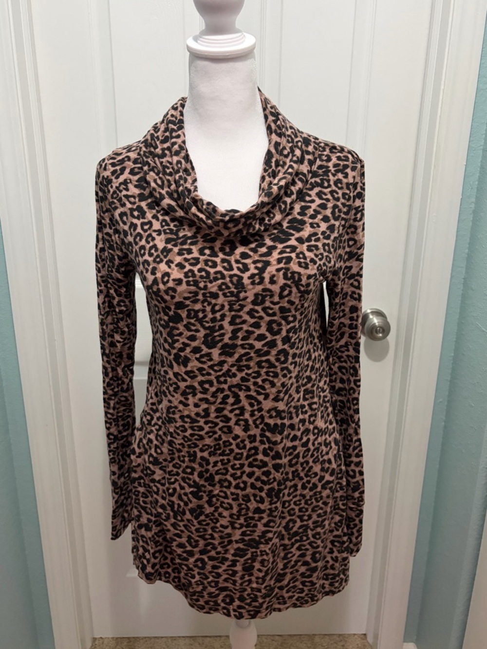 Cuddl Duds Leopard Print Cowl Neck Tunic Women's Medium High Low Soft Stretch